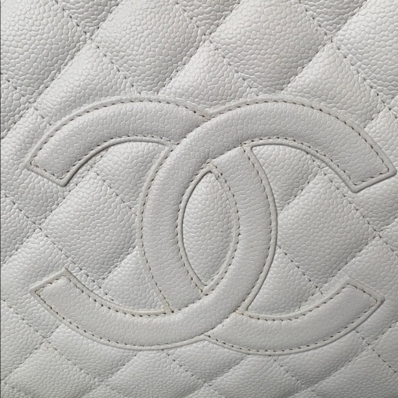 Chanel Petite Tote Bag - Picture 4 of 16